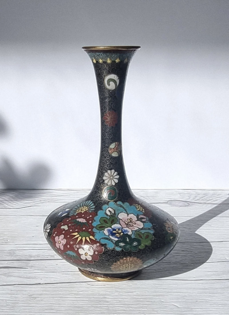 Haute Curature Takahara Komajiro Cloisonne Bud Vase Kyoto-Jippo ware, Late Meiji Era