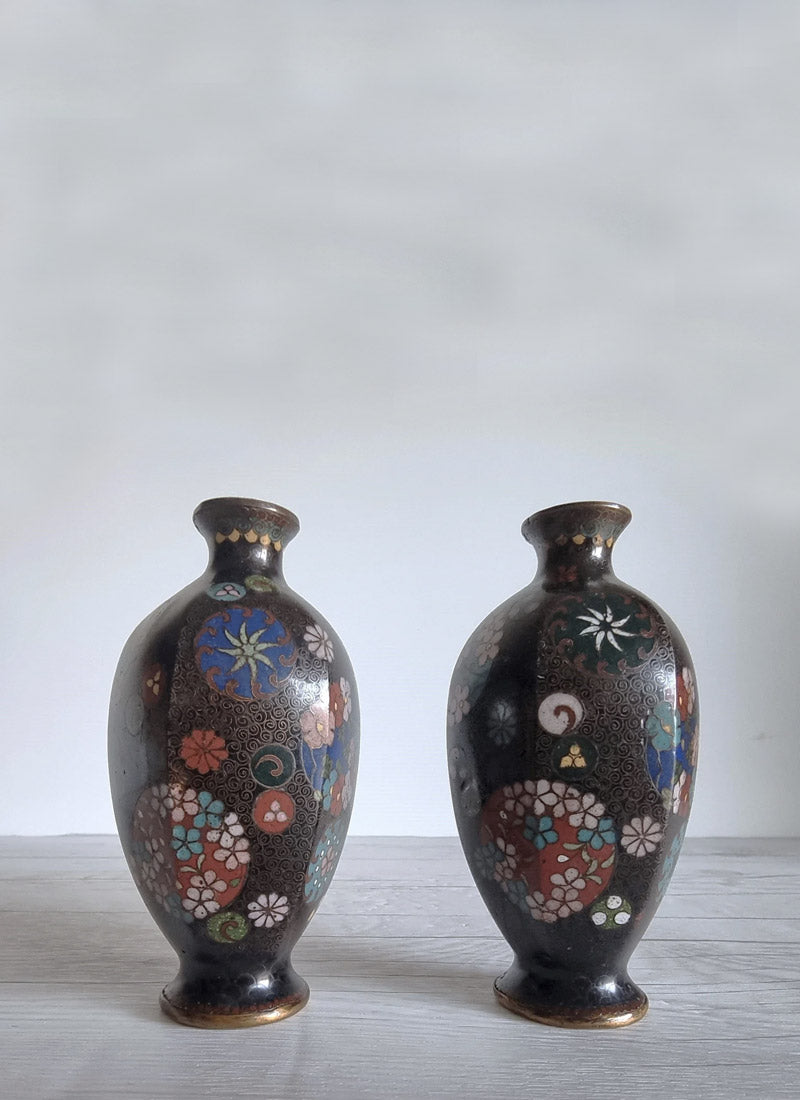 Haute Curature Pair of Takahara Komajiro Cloisonne Faceted Bud Vases, Late Meiji Era, Japanese