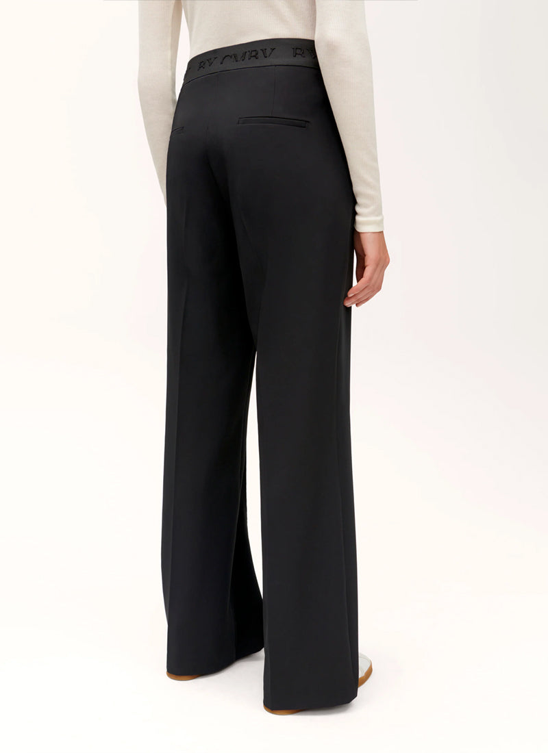 Ava Pant