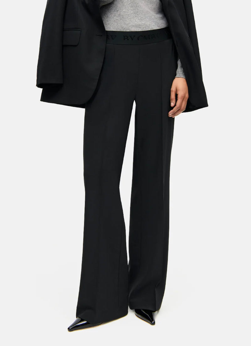 Ava Pant
