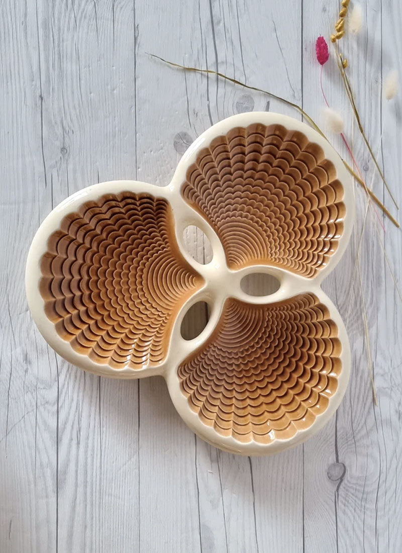 Haute Curature Verceram Ceramique Textured Modernist Tri-Section Clam Dish, 1950s