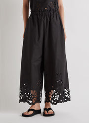 MEIMEIJ Eyelet Cropped Pull On Pant