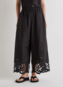 MEIMEIJ Eyelet Cropped Pull On Pant