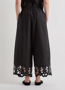 MEIMEIJ Eyelet Cropped Pull On Pant