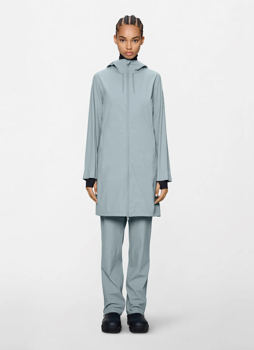 The Suva Hardshell Long Rain Jacket in pool by Rains