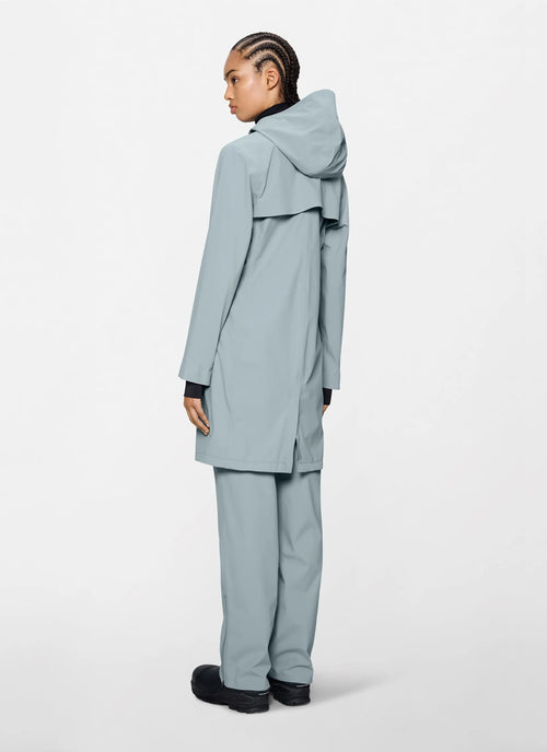 The Suva Hardshell Long Rain Jacket in pool by Rains
