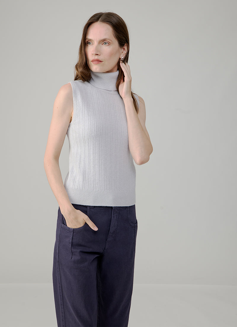 Eleventy Sleeveless Turtleneck Sweater
