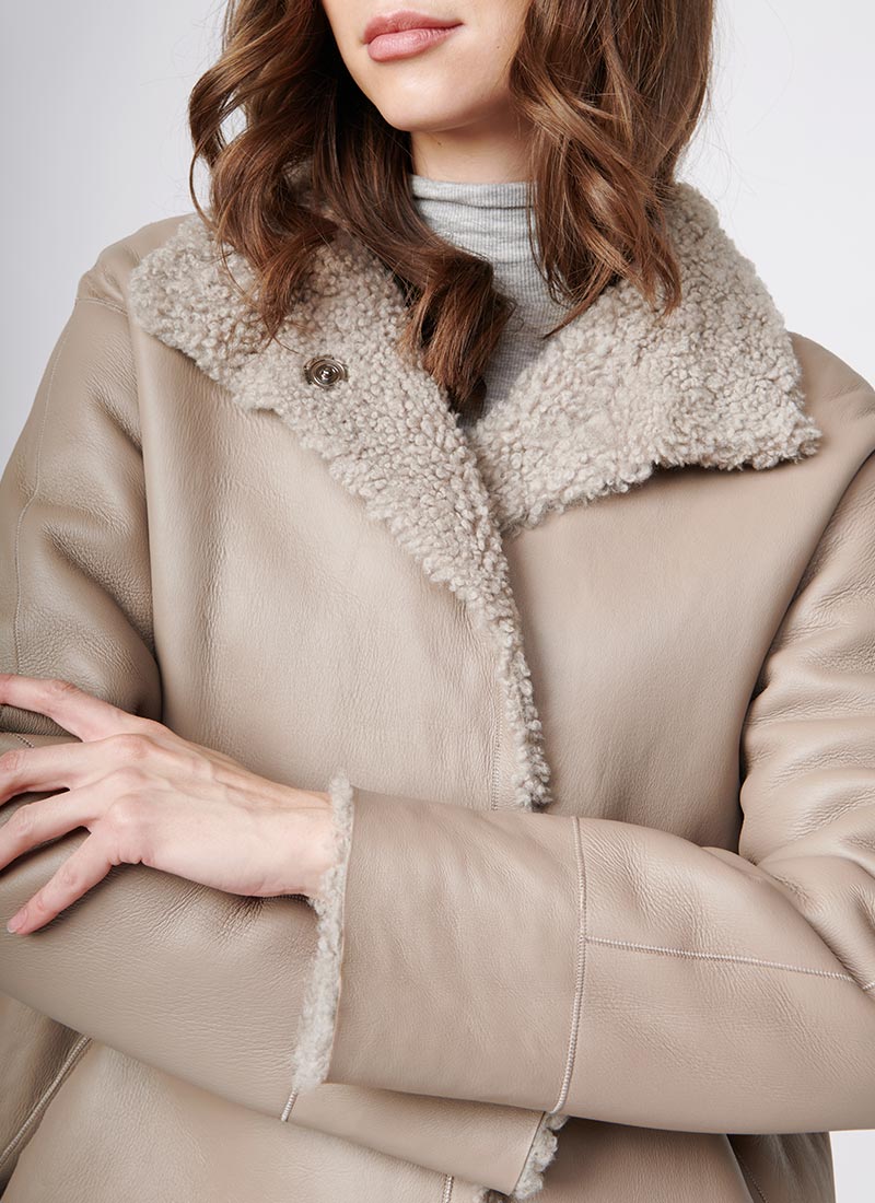 Suprema Stand Collar Textured Shearling Coat