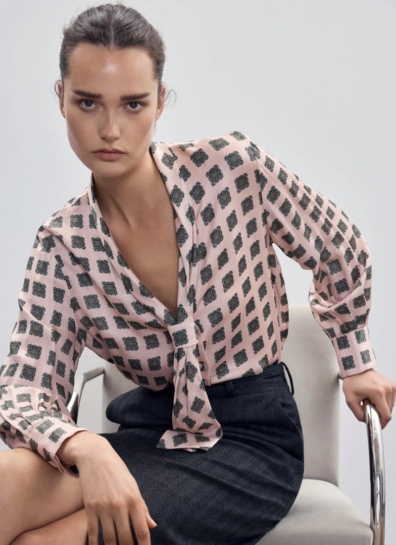 SMYTHE V-Necktie Blouse